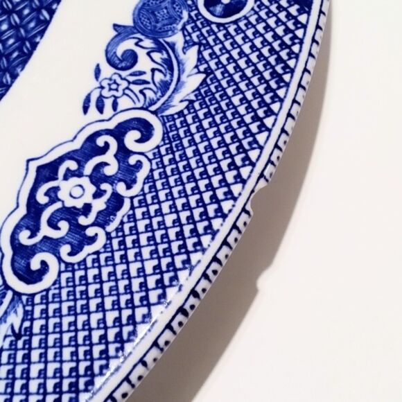 Set of Four Johnson Brother Blue Willow Dinner Plates - Picture 4 of 5